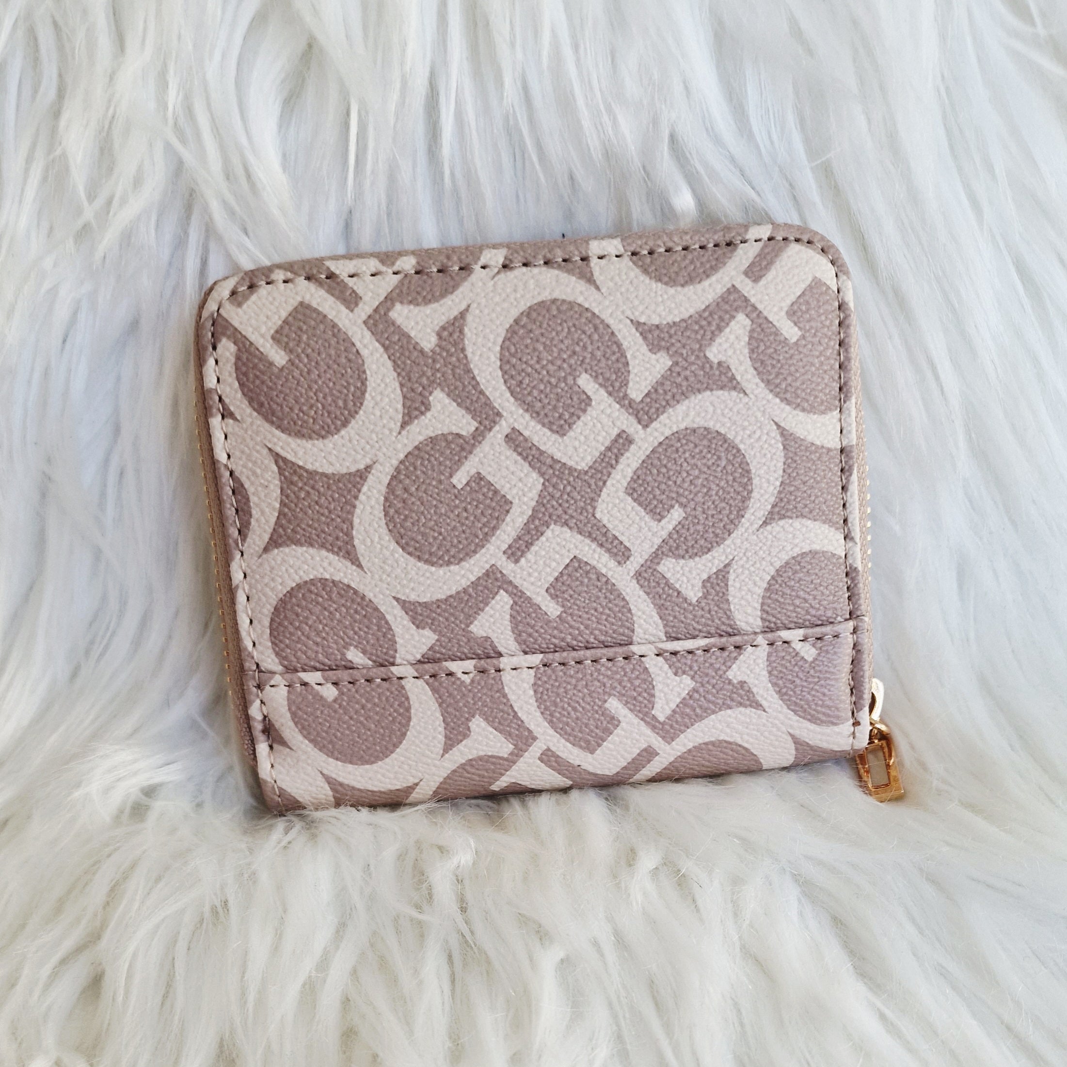 GUESS Abree Logo Small Zip Wallet A10