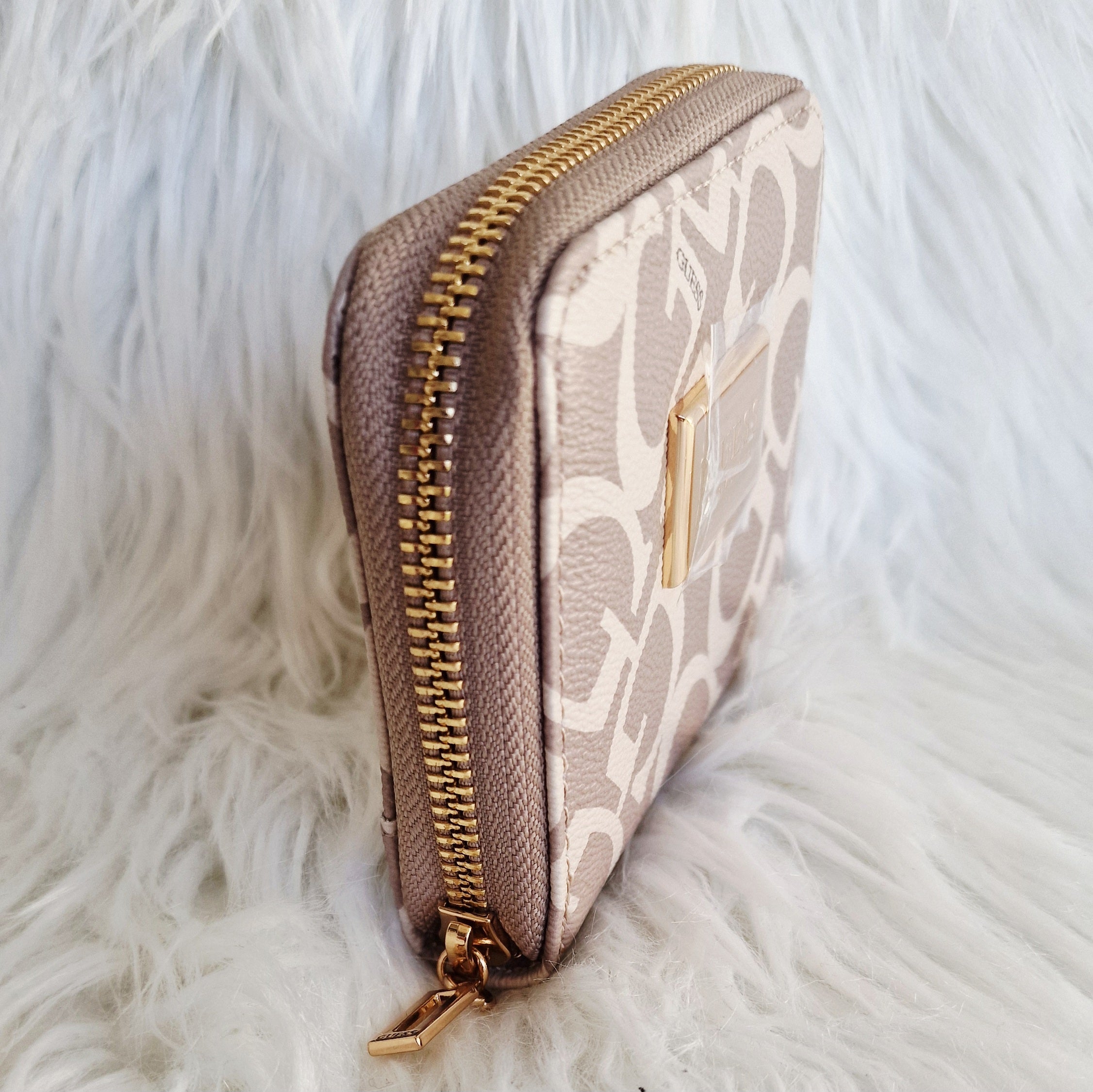 GUESS Abree Logo Small Zip Wallet A10