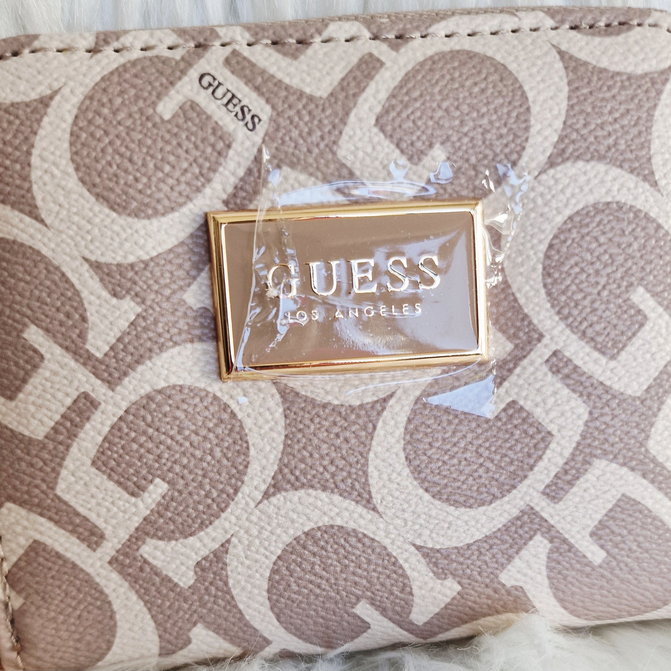 GUESS Abree Logo Small Zip Wallet A10