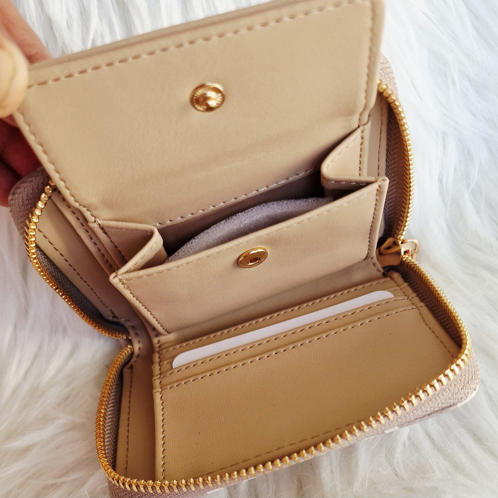 GUESS Abree Logo Small Zip Wallet A10