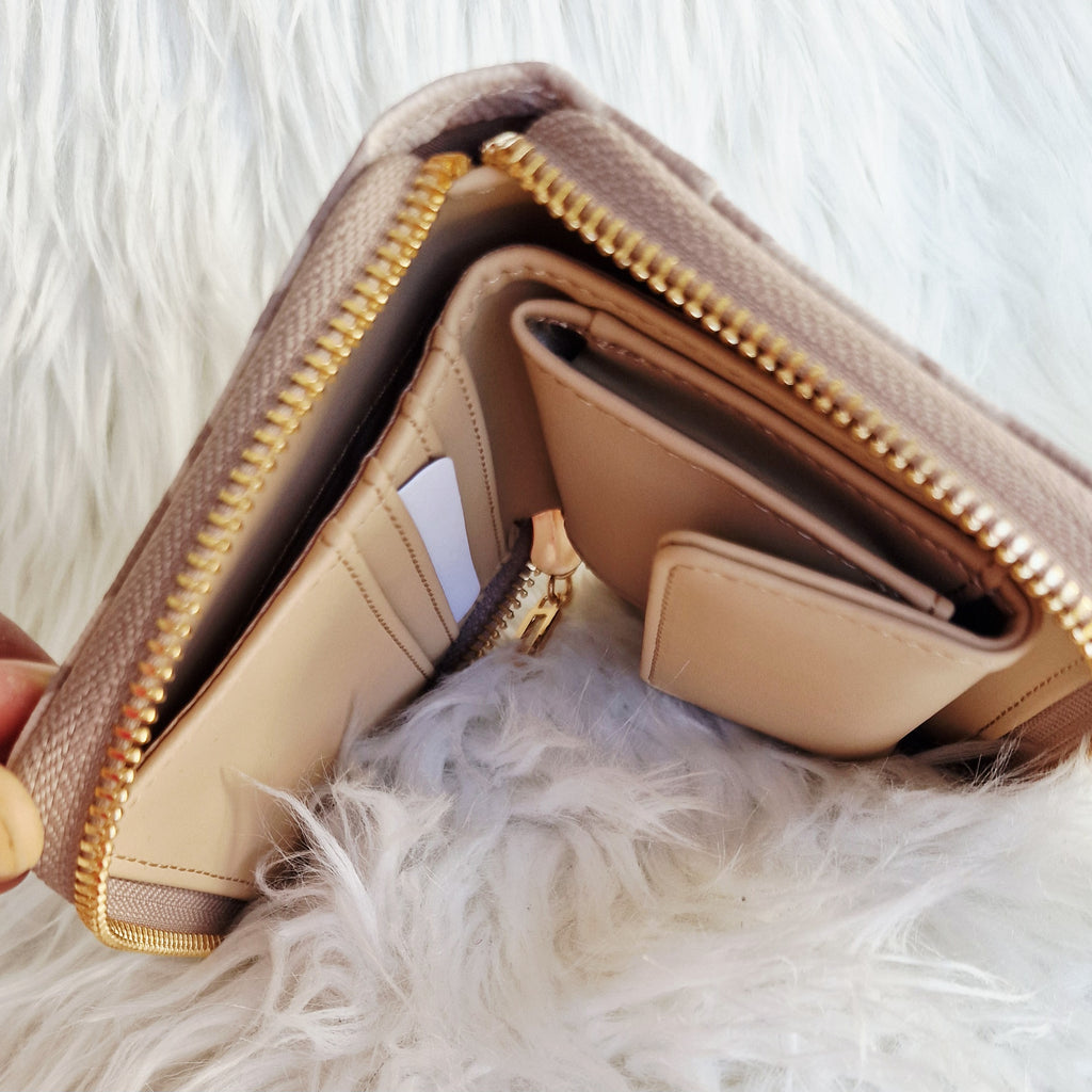 GUESS Abree Logo Small Zip Wallet A10