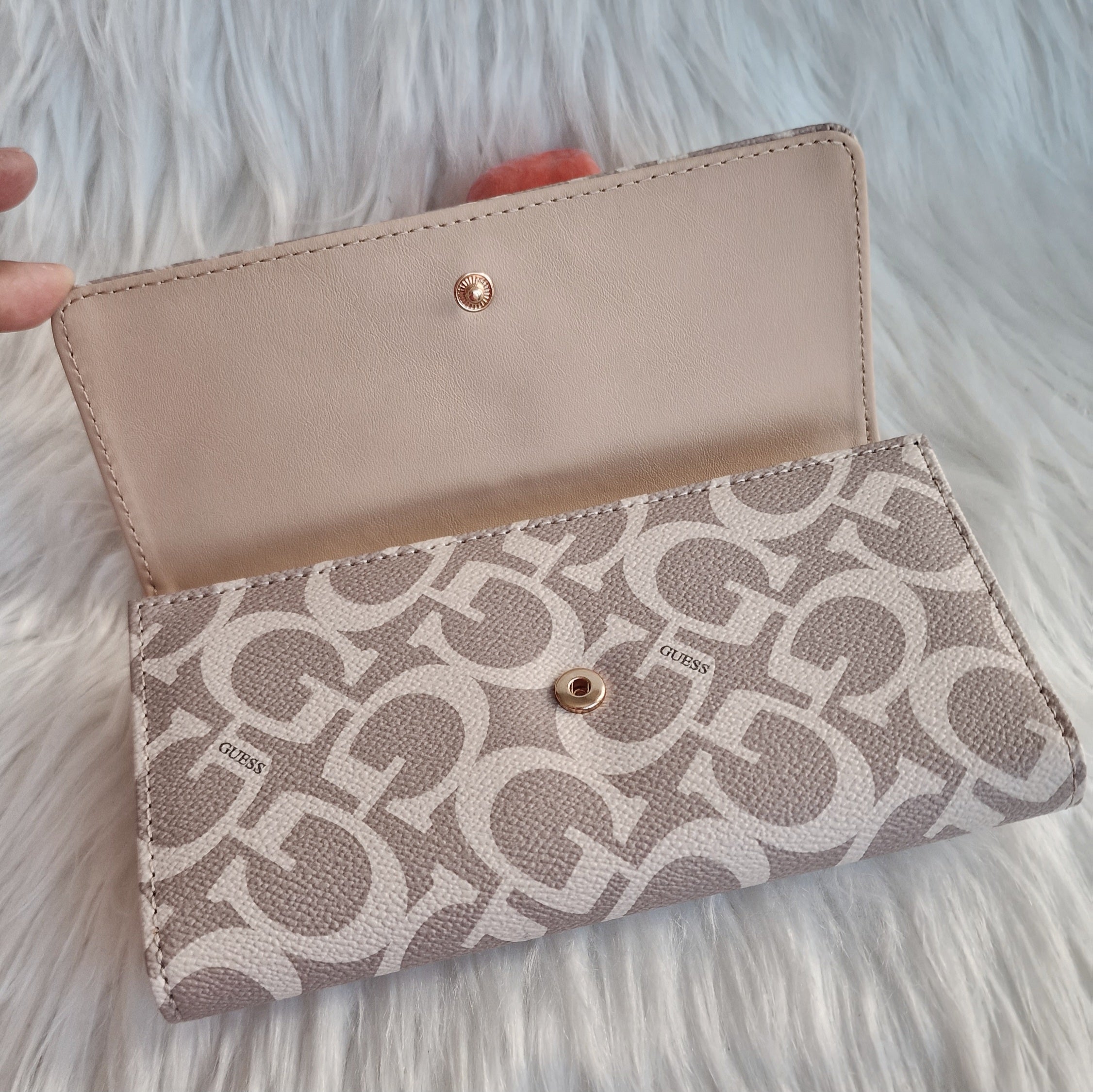 GUESS Abree Logo Slim Clutch Wallet A8