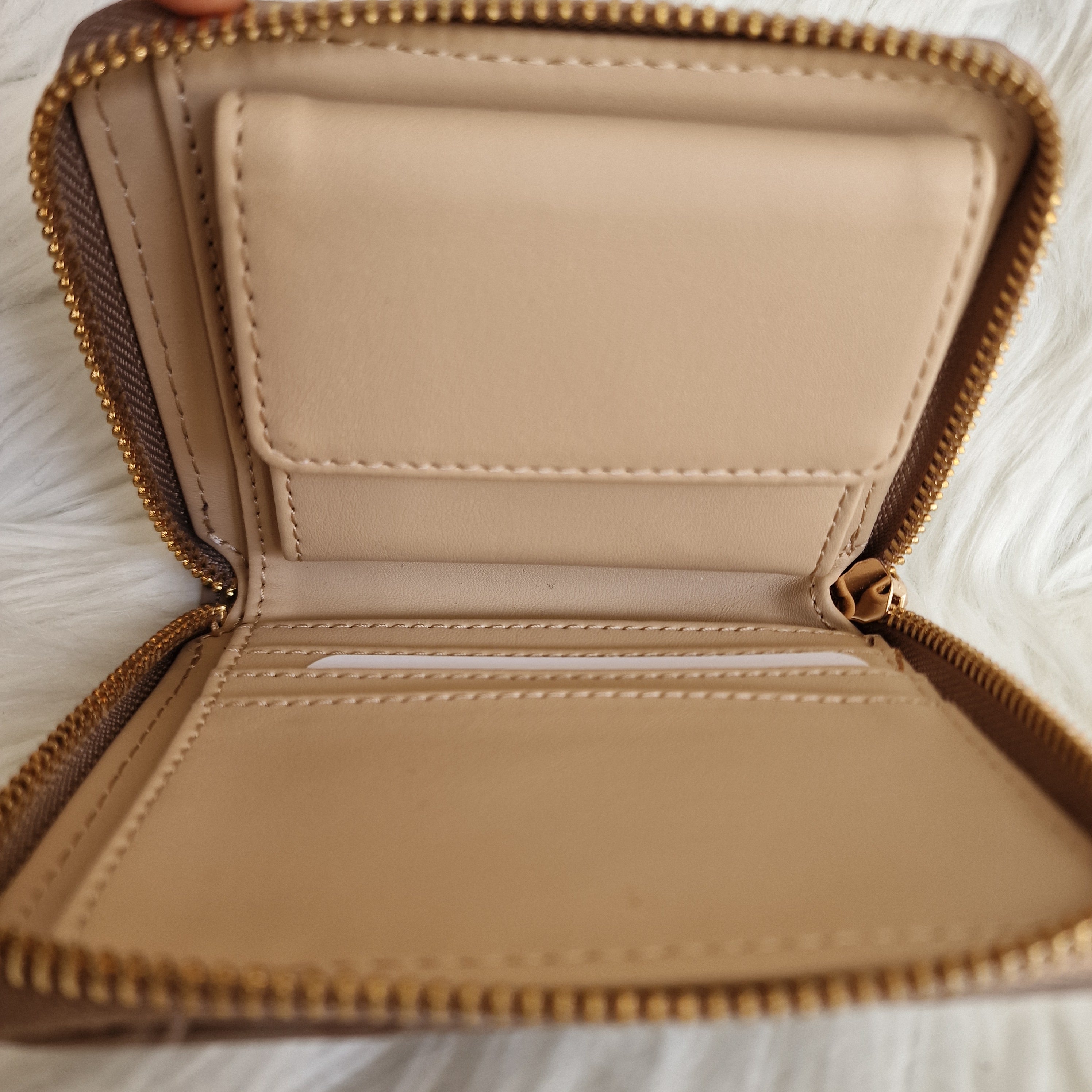 GUESS Wallet / Clutch / Pouch / Purse Coin Organizer