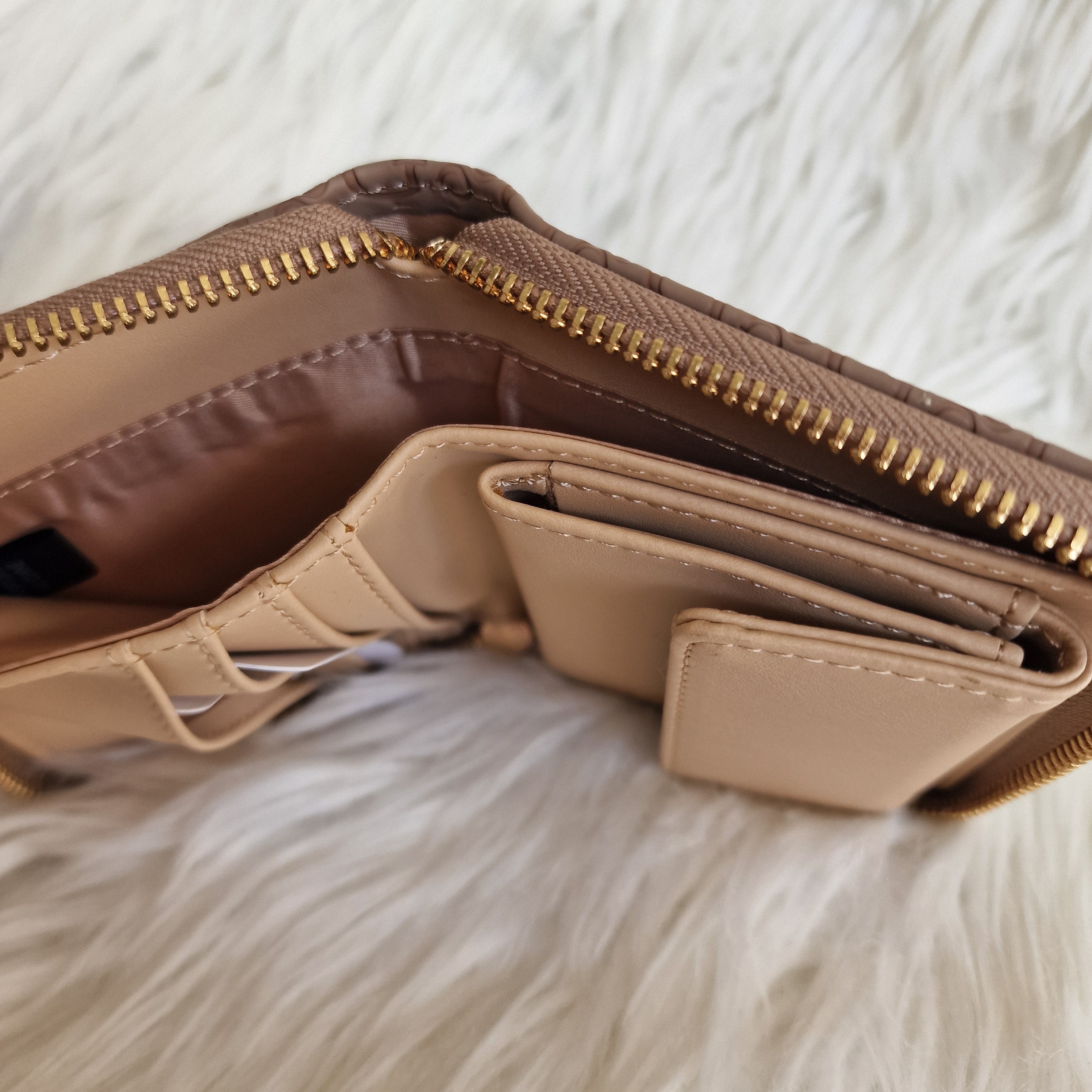 GUESS Wallet / Clutch / Pouch / Purse Coin Organizer
