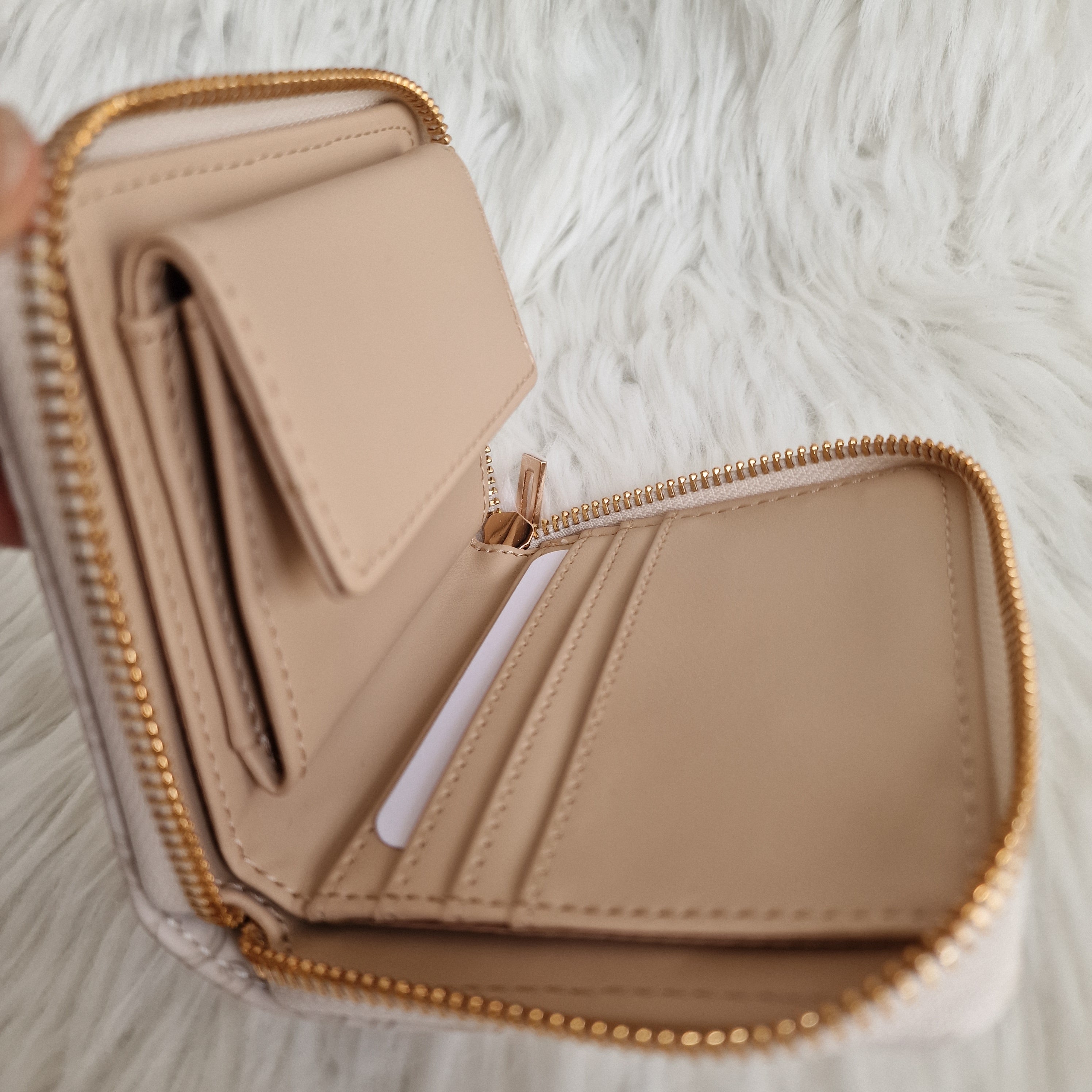 GUESS Wallet / Clutch / Pouch / Purse Coin Organizer