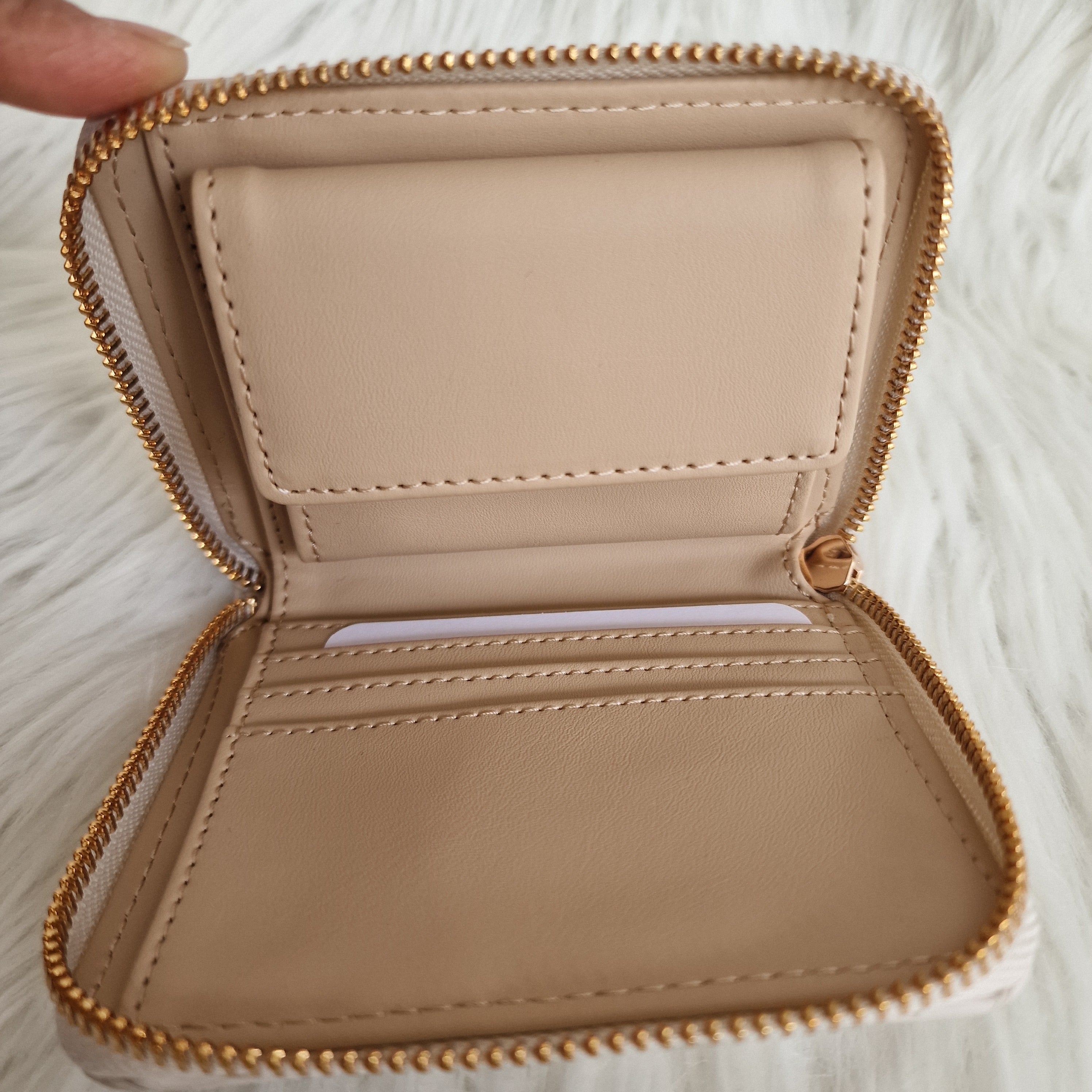 GUESS Wallet / Clutch / Pouch / Purse Coin Organizer
