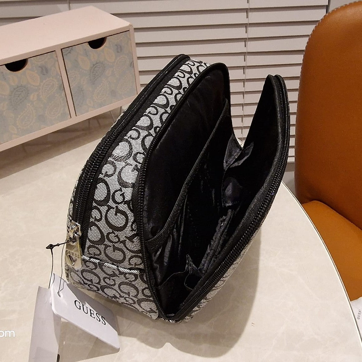 GUESS Make-up / Cosmetic / Wash Bag A2