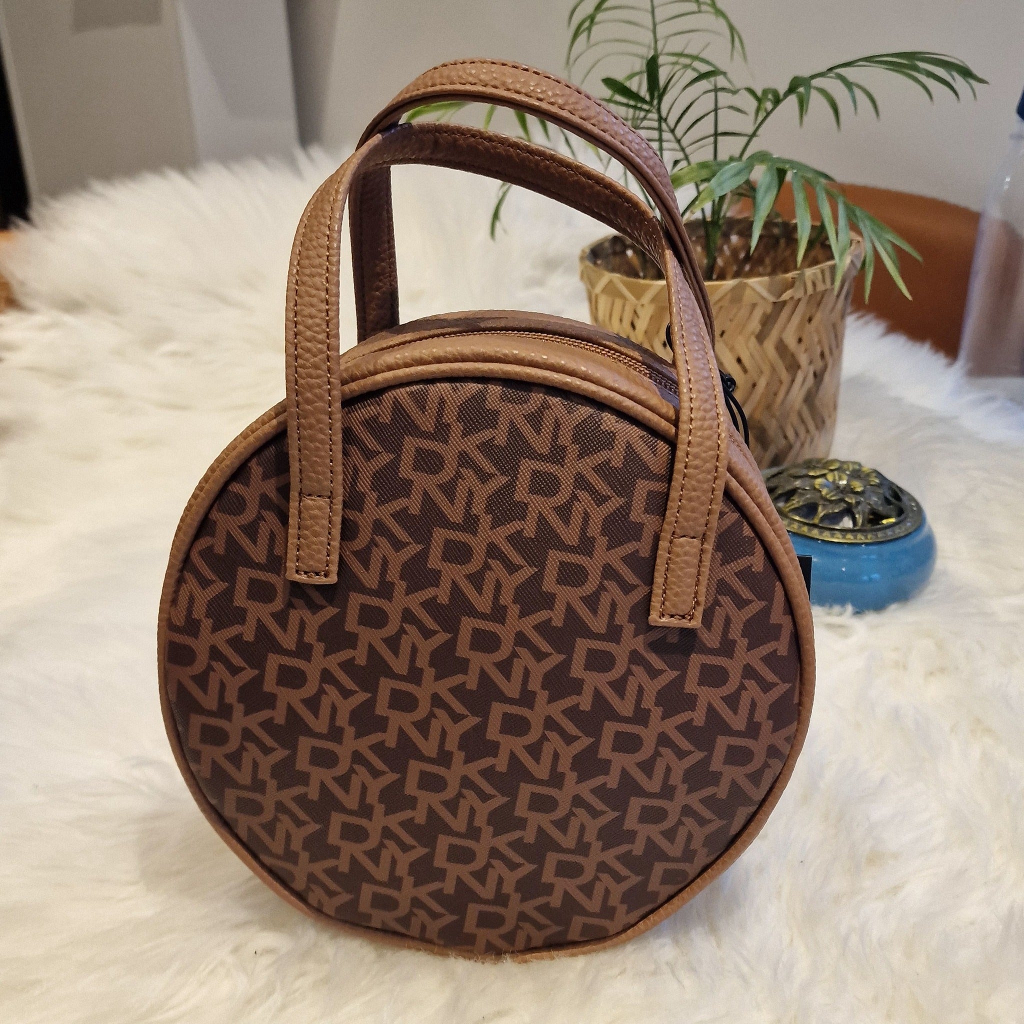 DKNY Mini Round Bag A4