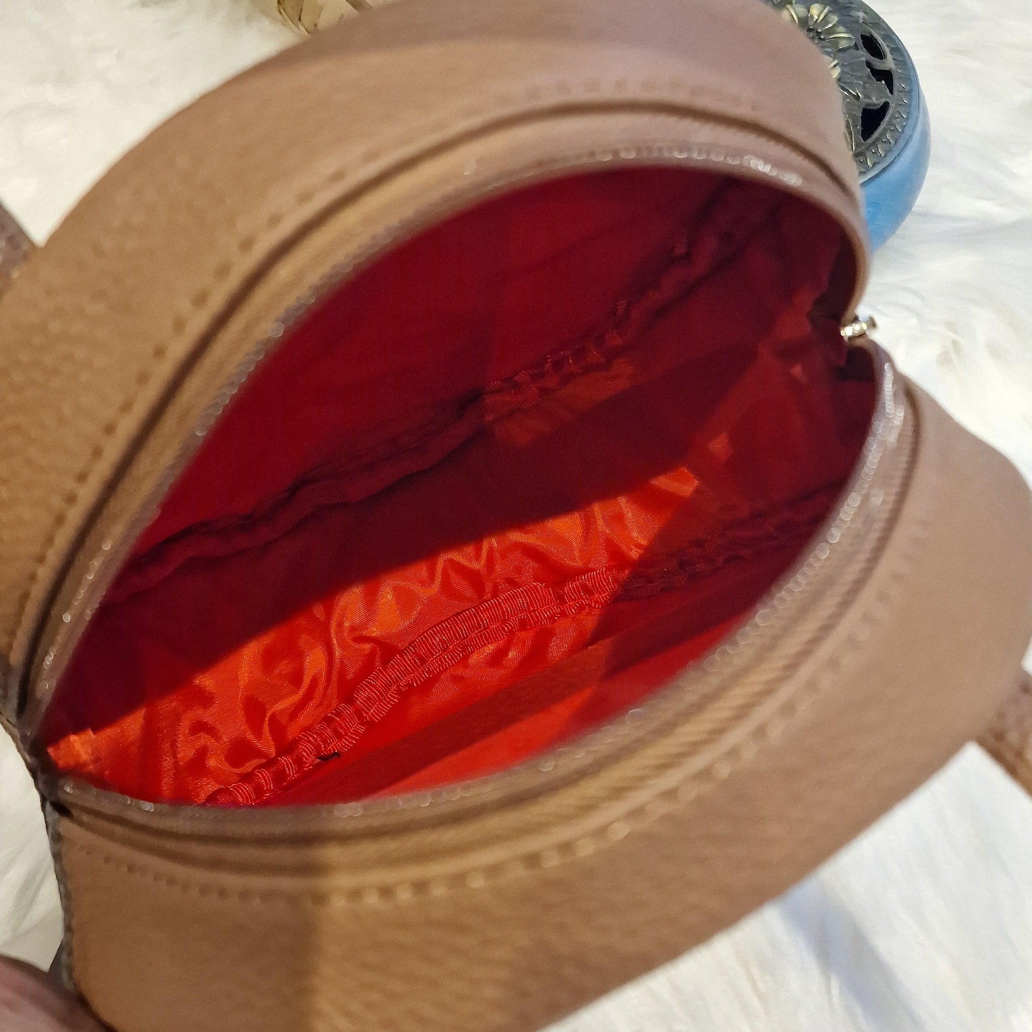 DKNY Mini Round Bag A4