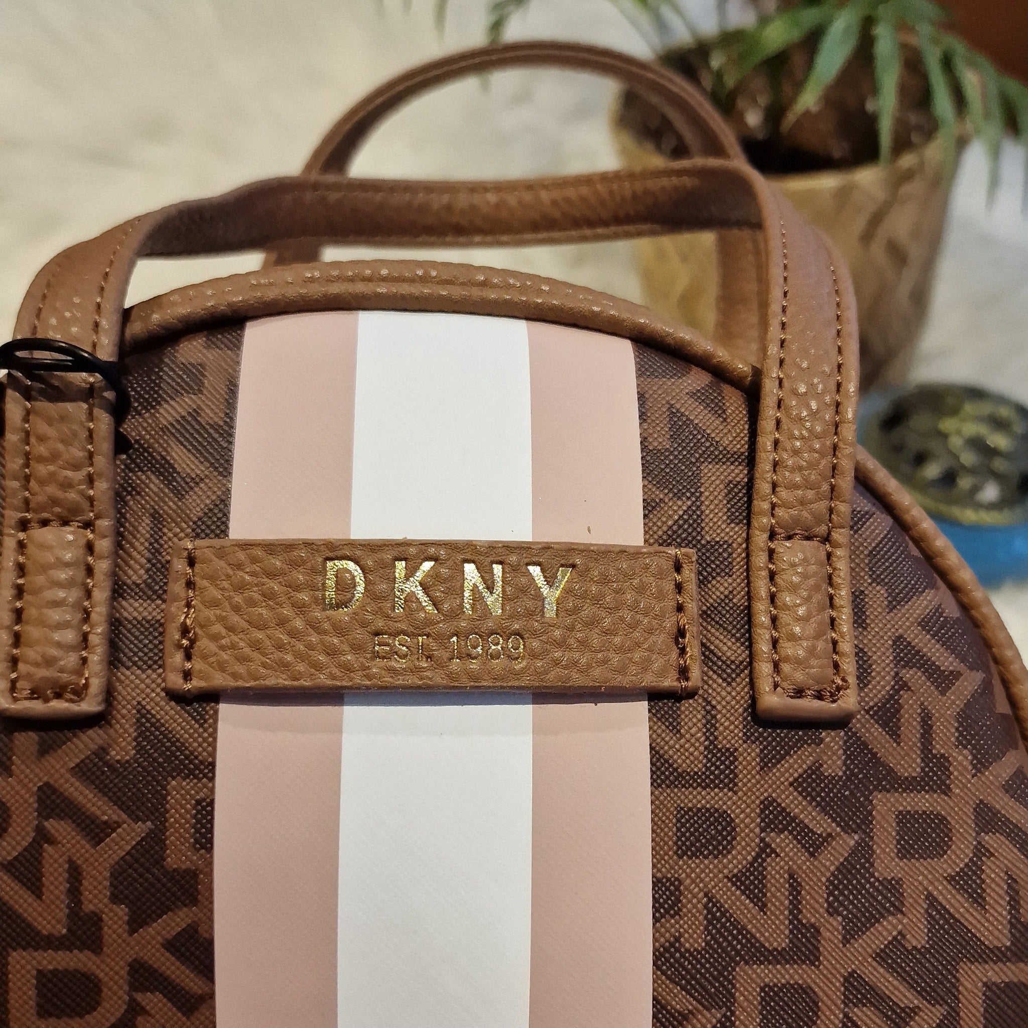 DKNY Mini Round Bag A4