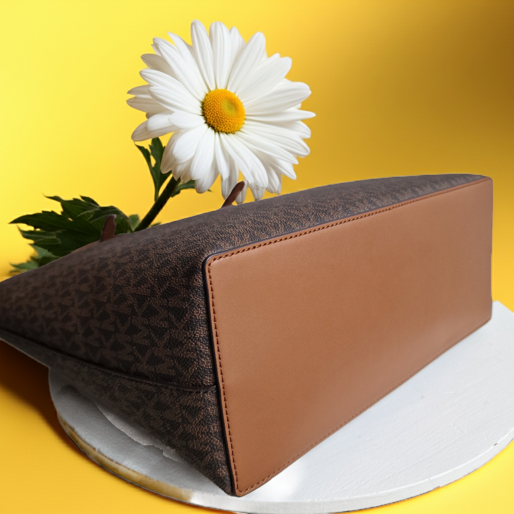 MICKAEL KORS Medium Logo Pocket Tote Bag A19